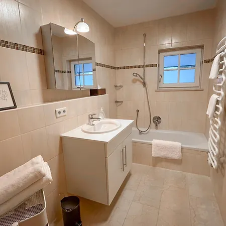 Sonntagsglück - Premium Seekirchen, Ruhiges Feriendomizil Im Grünen, Gemeinsamer Poolarea