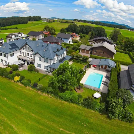 Sonntagsglück - Premium Seekirchen, Ruhiges Feriendomizil Im Grünen, Gemeinsamer Poolarea Ferienhaus *