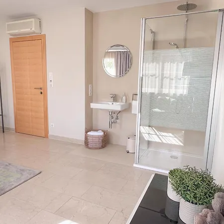 Sonntagsglück - Premium Seekirchen, Ruhiges Feriendomizil Im Grünen, Gemeinsamer Poolarea Seekirchen am Wallersee