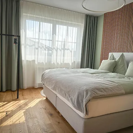 Ferienhaus Sonntagsglück - Premium Seekirchen, Ruhiges Feriendomizil Im Grünen, Gemeinsamer Poolarea