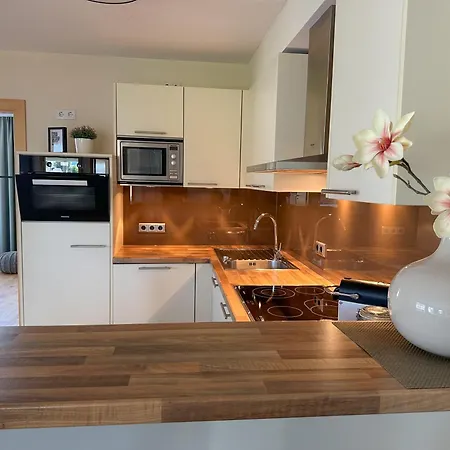 Ferienhaus Sonntagsglück - Premium Seekirchen, Ruhiges Feriendomizil Im Grünen, Gemeinsamer Poolarea Seekirchen am Wallersee