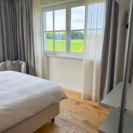 Sonntagsglück - Premium Seekirchen, Ruhiges Feriendomizil Im Grünen, Gemeinsamer Poolarea * Seekirchen am Wallersee