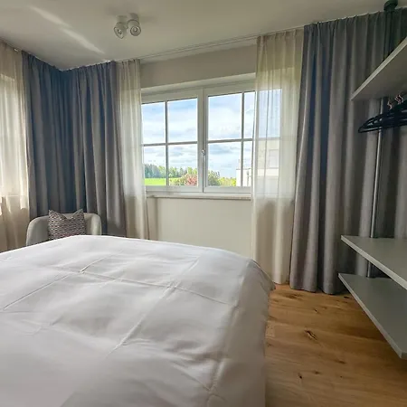 Sonntagsglück - Premium Seekirchen, Ruhiges Feriendomizil Im Grünen, Gemeinsamer Poolarea Ferienhaus
